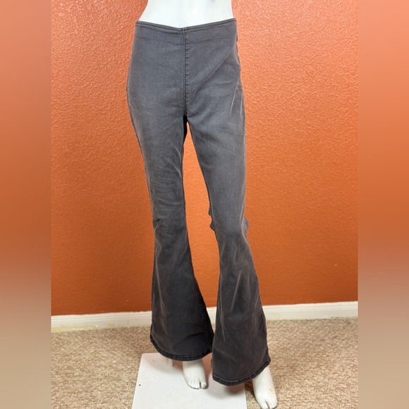 We The Free Dark Gray Flare Jeans Size 32. - Picture 1 of 16